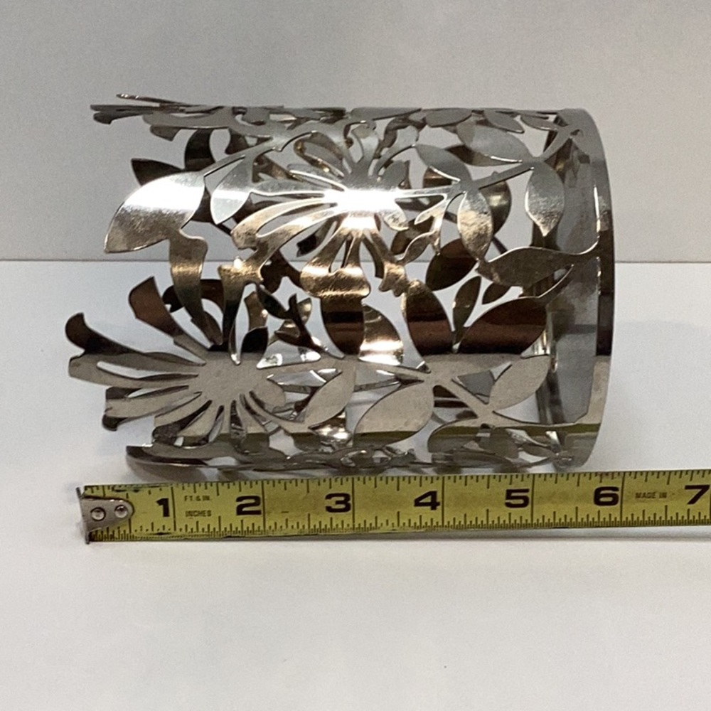 🌺 Bath & Body Works Tall Metal Candle Holder with Flowers - Picture 9 of 10